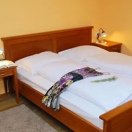 Stancija Kovacici Couette-café 4*