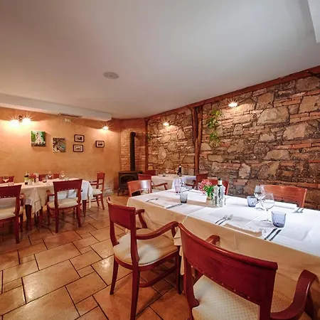 Couette-café Stancija Kovacici 4*